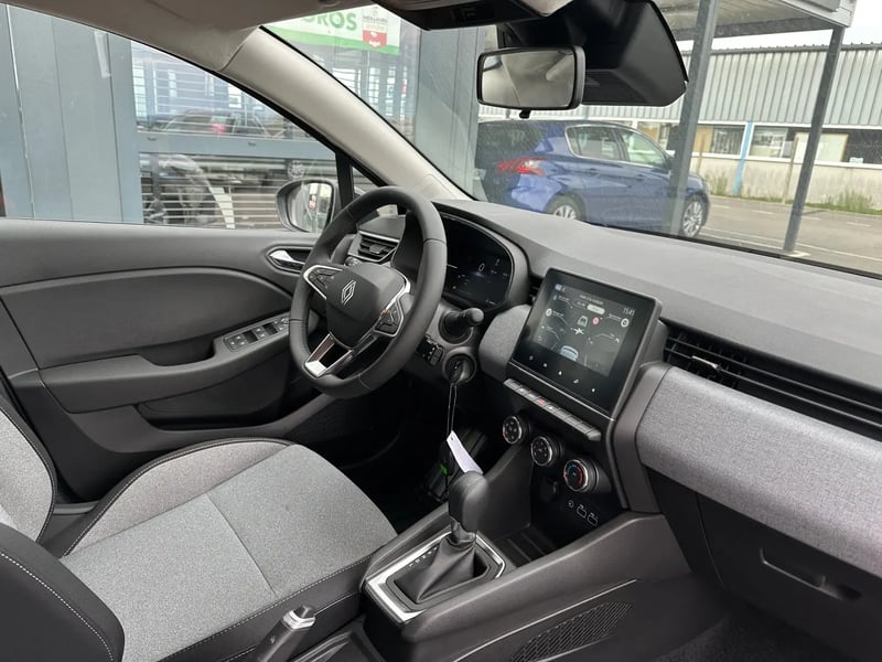 Photo de la voiture RENAULT CLIO V TCe 90 X-Tronic Evolution