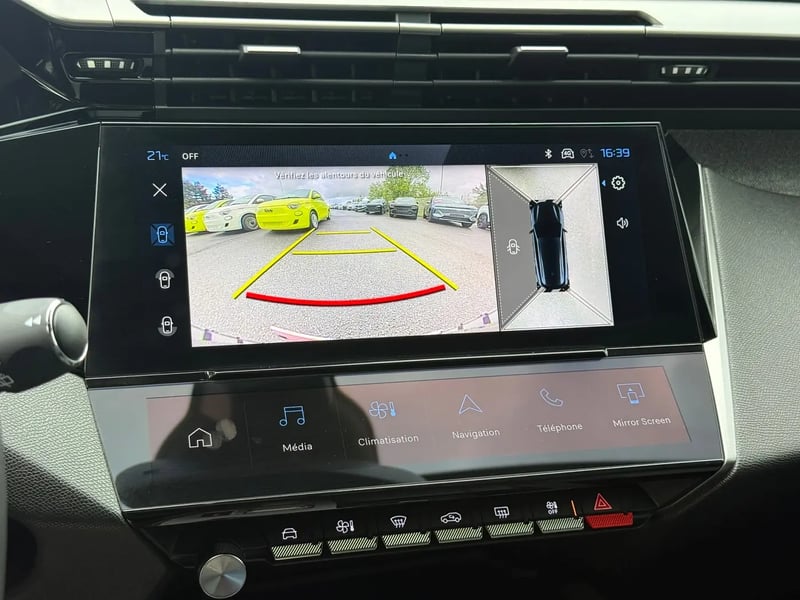 Photo de la voiture PEUGEOT 308 SW Hybrid 145 e-DCS6 Allure