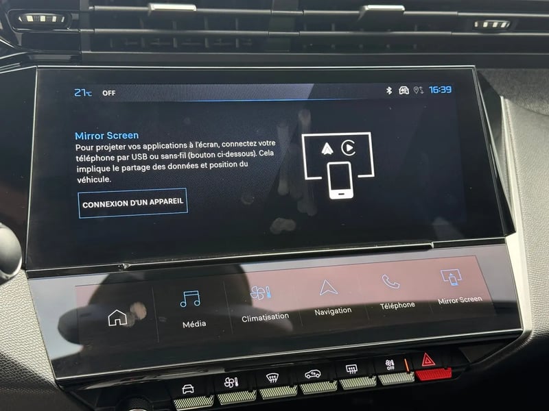 Photo de la voiture PEUGEOT 308 SW Hybrid 145 e-DCS6 Allure