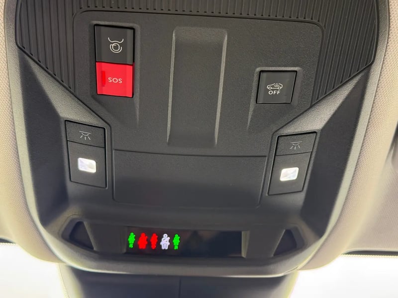 Photo de la voiture PEUGEOT 308 SW Hybrid 145 e-DCS6 Allure