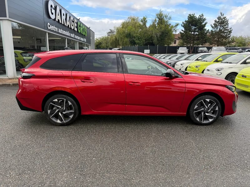 Photo de la voiture PEUGEOT 308 SW Hybrid 145 e-DCS6 Allure