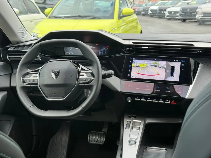 Photo de la voiture PEUGEOT 308 SW Hybrid 145 e-DCS6 Allure