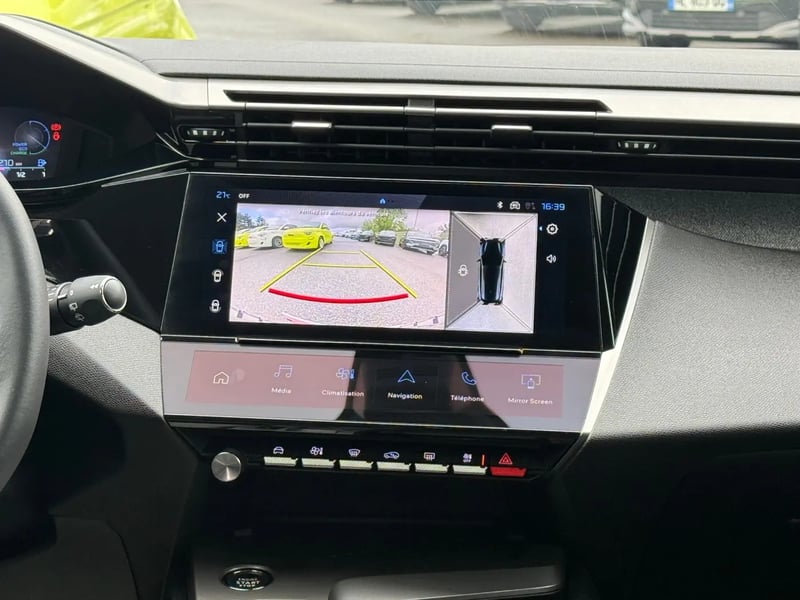 Photo de la voiture PEUGEOT 308 SW Hybrid 145 e-DCS6 Allure