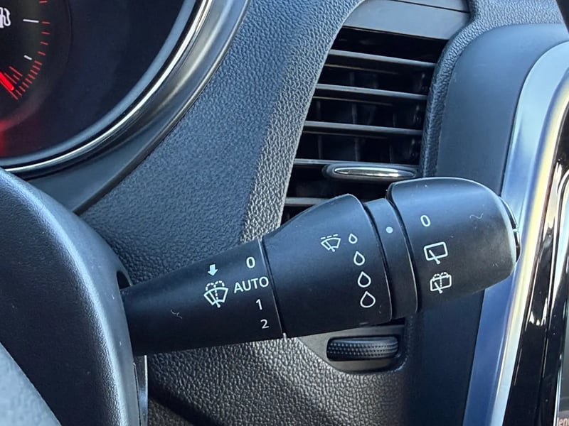 Photo de la voiture RENAULT CAPTUR TCe 120 Energy SL Wave EDC