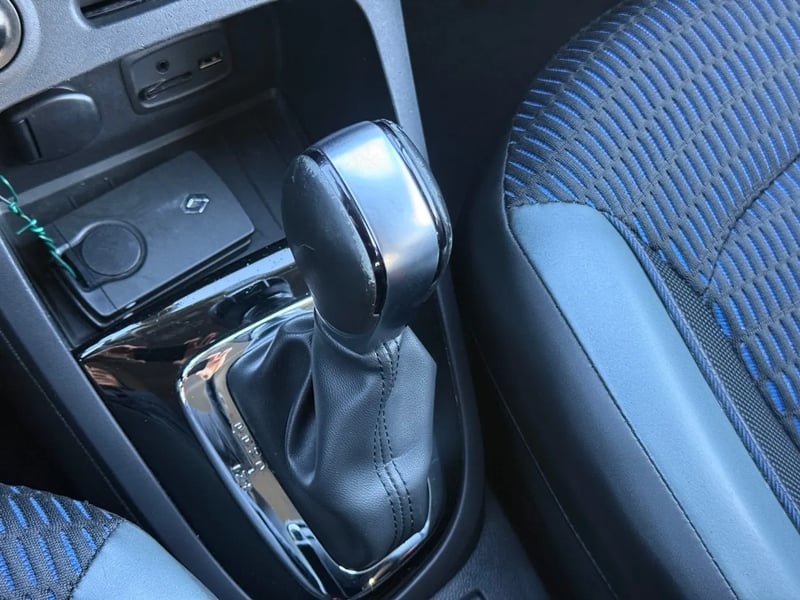 Photo de la voiture RENAULT CAPTUR TCe 120 Energy SL Wave EDC