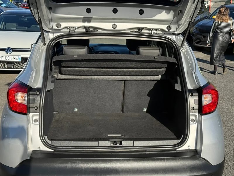 Photo de la voiture RENAULT CAPTUR TCe 120 Energy SL Wave EDC