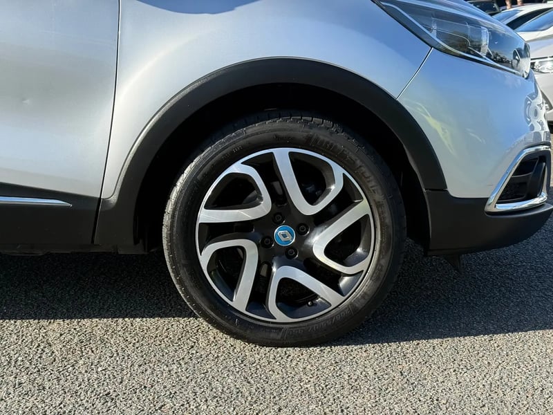 Photo de la voiture RENAULT CAPTUR TCe 120 Energy SL Wave EDC