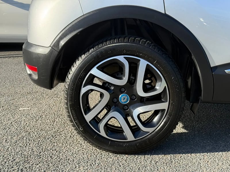 Photo de la voiture RENAULT CAPTUR TCe 120 Energy SL Wave EDC