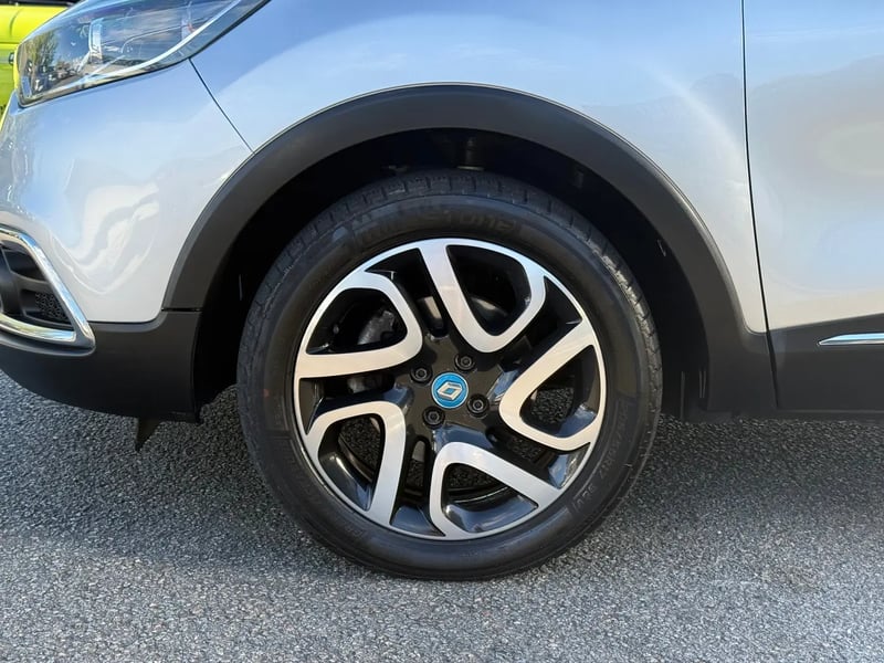 Photo de la voiture RENAULT CAPTUR TCe 120 Energy SL Wave EDC