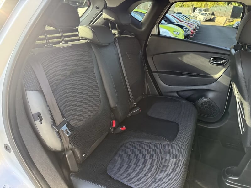 Photo de la voiture RENAULT CAPTUR TCe 120 Energy SL Wave EDC