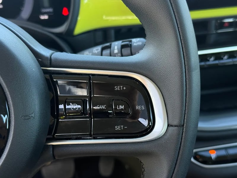 Photo de la voiture FIAT 500e BERLINE 500 e 95 ch Nouvelle 500