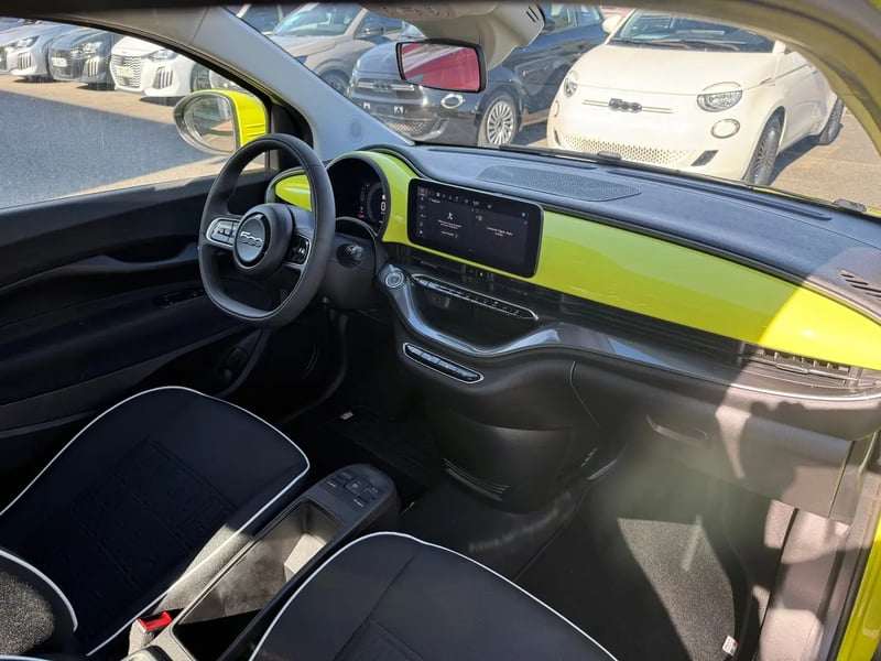 Photo de la voiture FIAT 500e BERLINE 500 e 95 ch Nouvelle 500