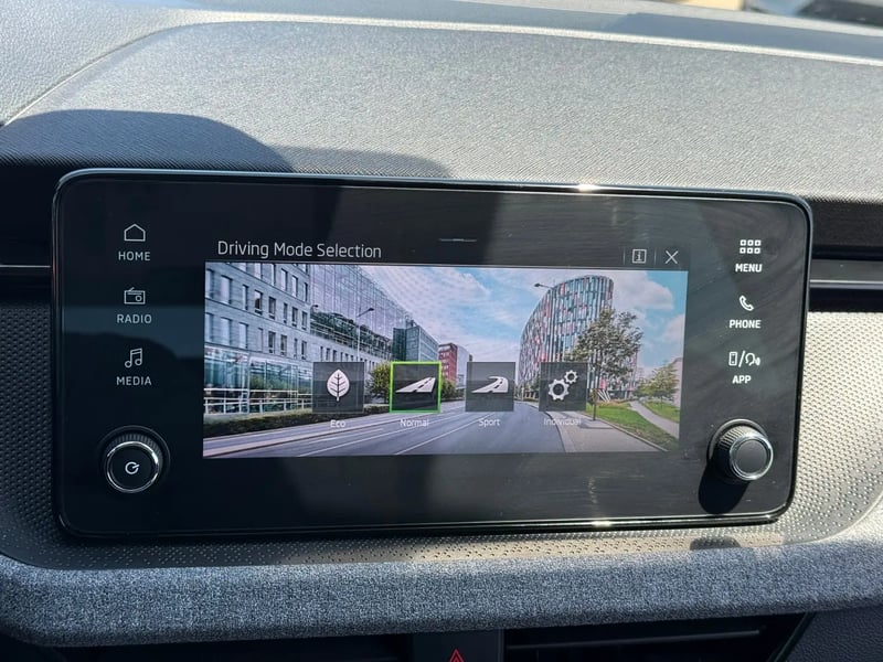 Photo de la voiture SKODA SCALA 1.0 TSI Evo 2 116 ch BVM6 Selection