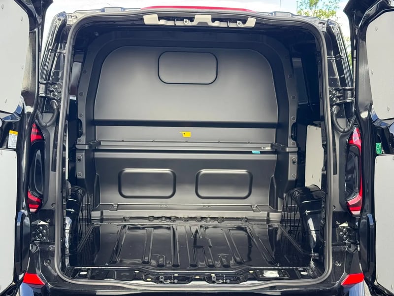 Photo de la voiture VOLKSWAGEN TRANSPORTER PROCAB L1H1 2.0 TDI 170 BVA8 BUSINESS - 4P