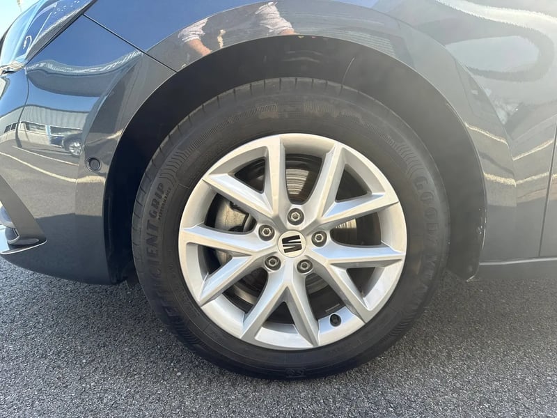 Photo de la voiture SEAT LEON SPORTSTOURER 2.0 TDI 115 BVM6 Business