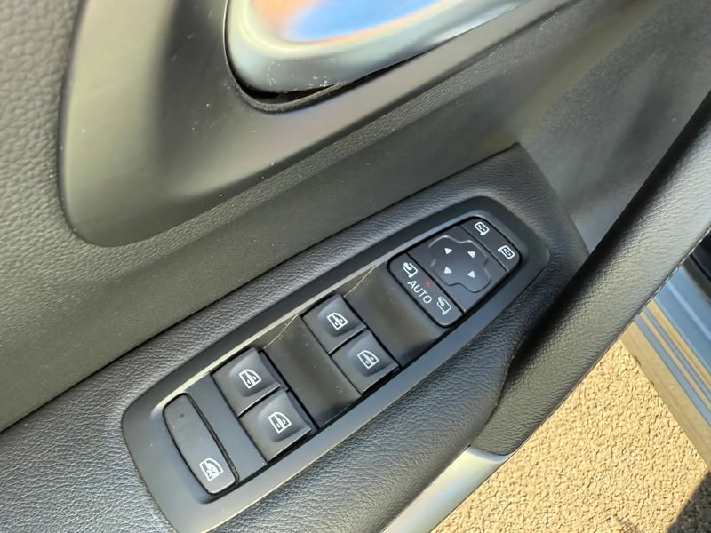 Photo de la voiture RENAULT KADJAR TCe 140 FAP EDC Intens
