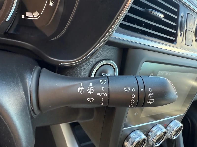 Photo de la voiture RENAULT KADJAR TCe 140 FAP EDC Intens
