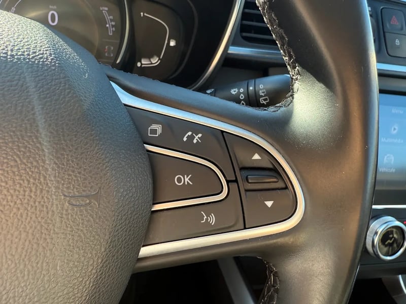 Photo de la voiture RENAULT KADJAR TCe 140 FAP EDC Intens