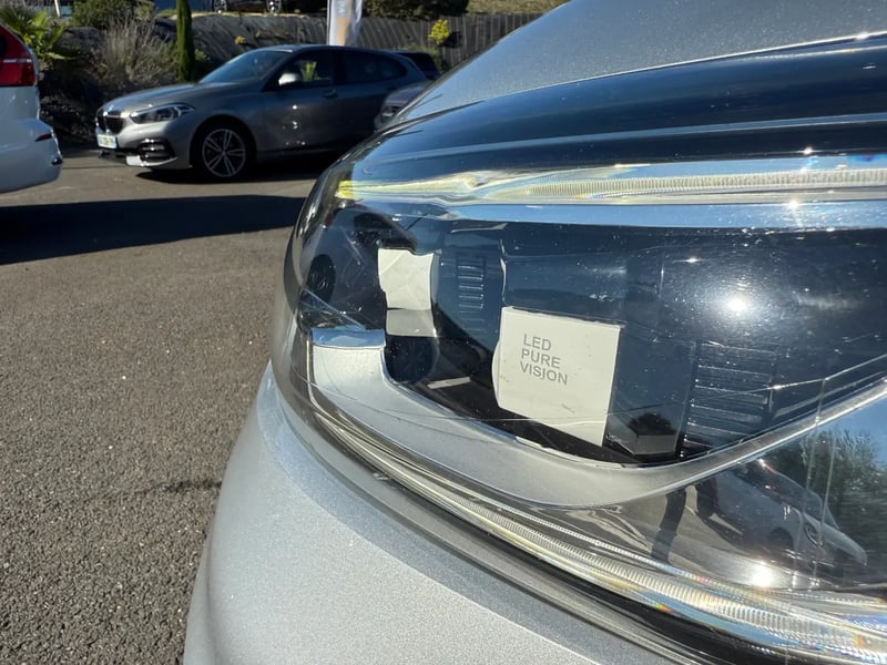 Photo de la voiture RENAULT KADJAR TCe 140 FAP EDC Intens