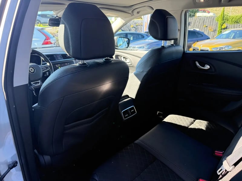 Photo de la voiture RENAULT KADJAR TCe 140 FAP EDC Intens