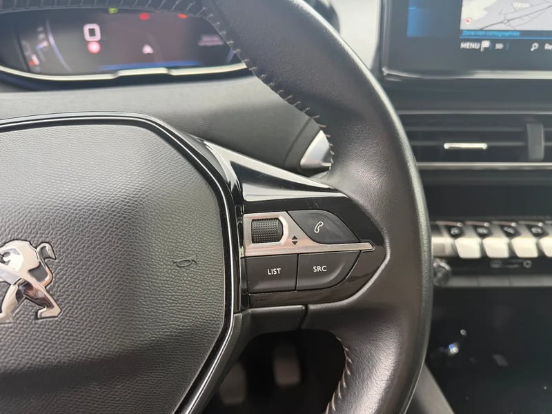 Photo de la voiture PEUGEOT 3008 BlueHDi 130ch S&S BVM6 Active Pack