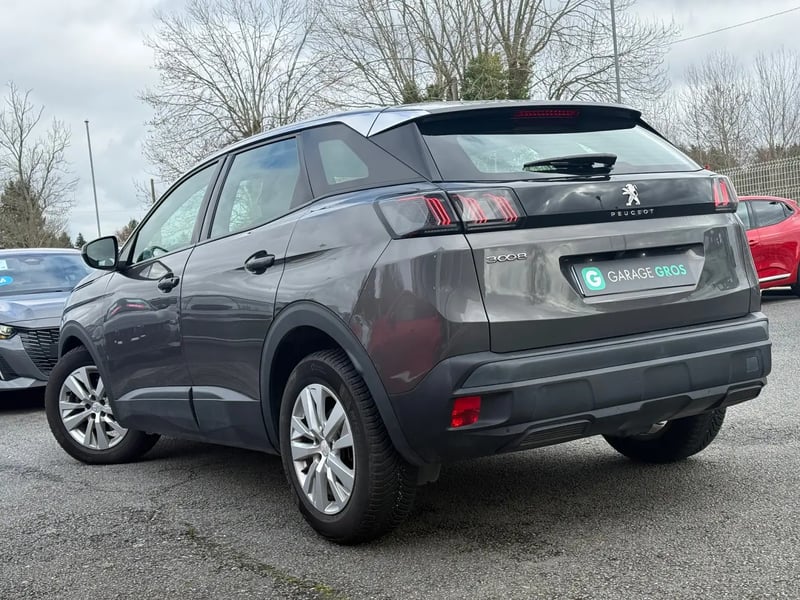 Photo de la voiture PEUGEOT 3008 BlueHDi 130ch S&S BVM6 Active Pack