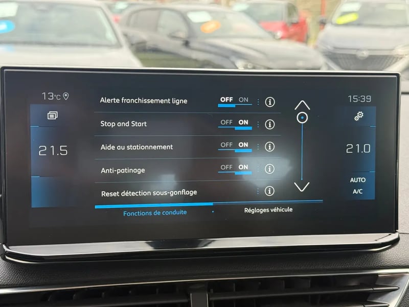 Photo de la voiture PEUGEOT 3008 BlueHDi 130ch S&S BVM6 Active Pack