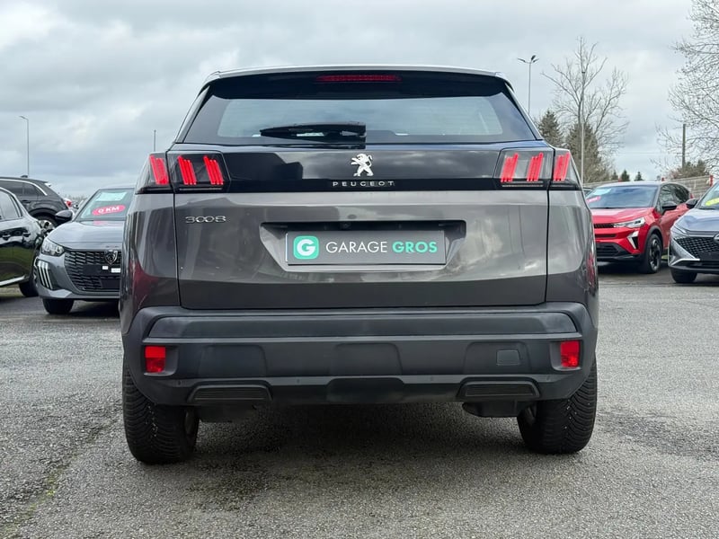 Photo de la voiture PEUGEOT 3008 BlueHDi 130ch S&S BVM6 Active Pack