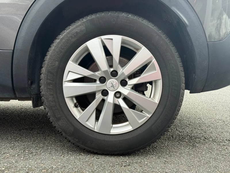 Photo de la voiture PEUGEOT 3008 BlueHDi 130ch S&S BVM6 Active Pack