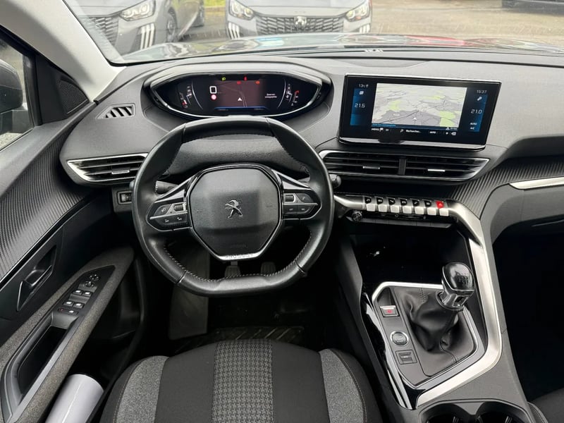 Photo de la voiture PEUGEOT 3008 BlueHDi 130ch S&S BVM6 Active Pack