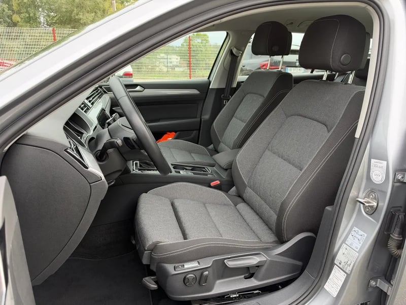 Photo de la voiture VOLKSWAGEN PASSAT SW 2.0 TDI EVO SCR 150 DSG7 Life Plus