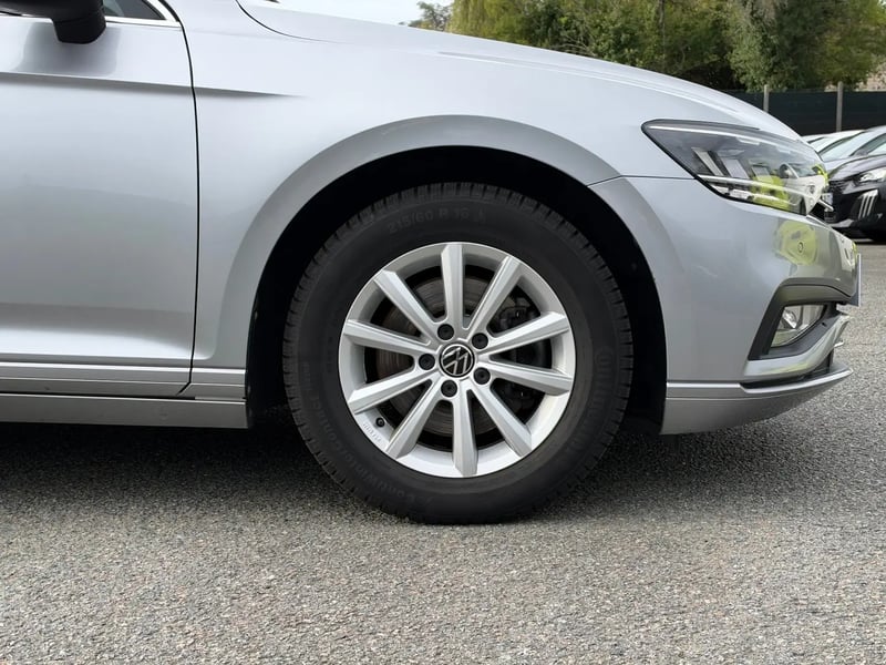 Photo de la voiture VOLKSWAGEN PASSAT SW 2.0 TDI EVO SCR 150 DSG7 Life Plus