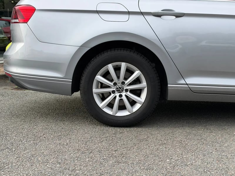 Photo de la voiture VOLKSWAGEN PASSAT SW 2.0 TDI EVO SCR 150 DSG7 Life Plus