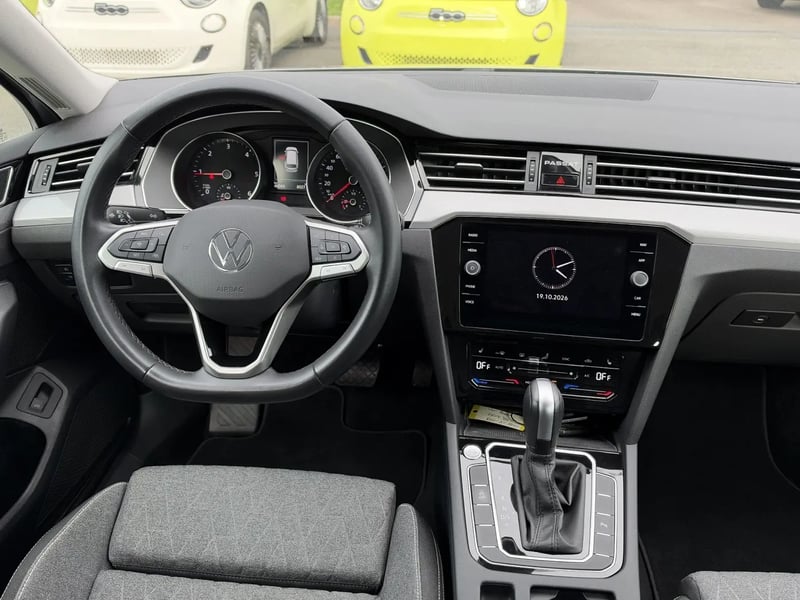 Photo de la voiture VOLKSWAGEN PASSAT SW 2.0 TDI EVO SCR 150 DSG7 Life Plus