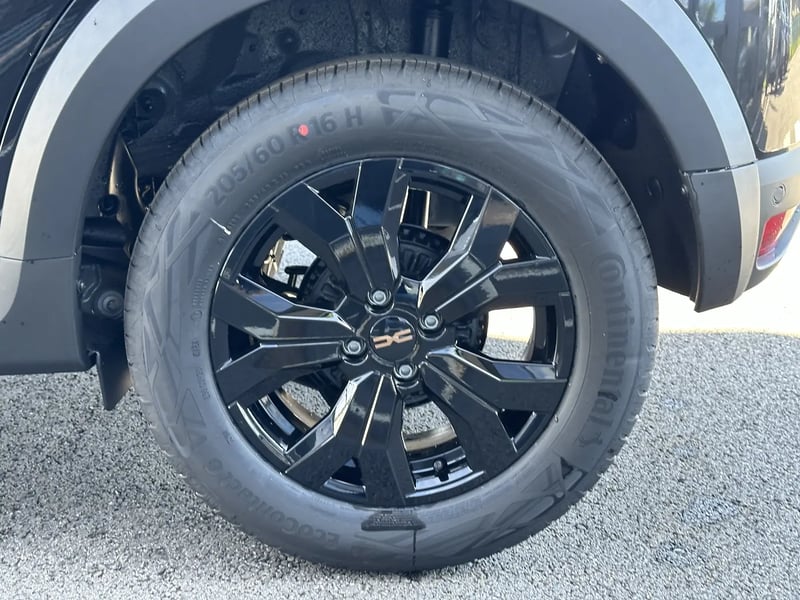 Photo de la voiture DACIA SANDERO ECO-G 100 Stepway Extreme +