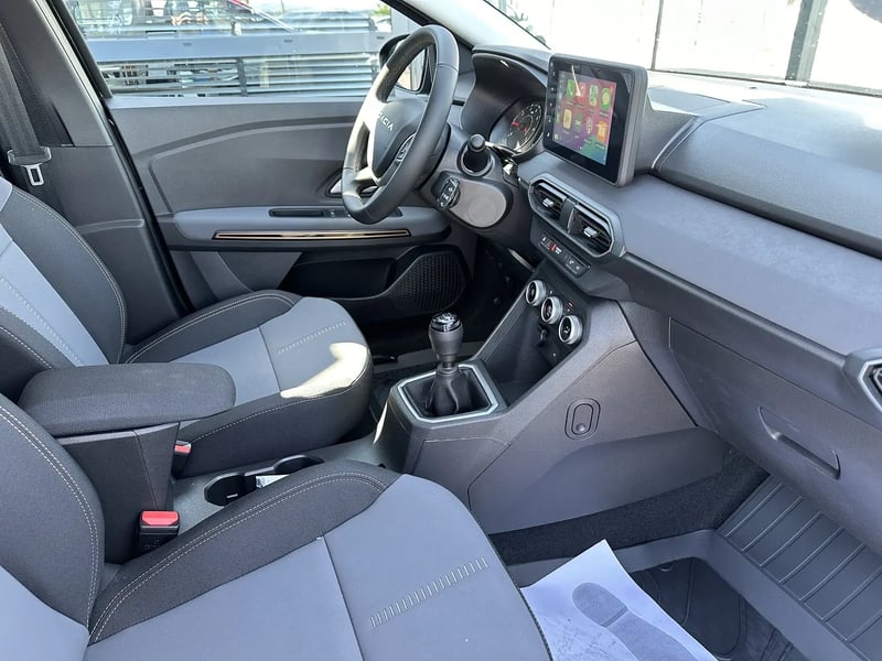 Photo de la voiture DACIA SANDERO ECO-G 100 Stepway Extreme +