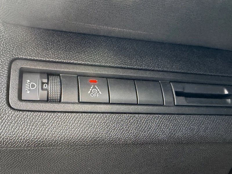 Photo de la voiture PEUGEOT 3008 BlueHDi 130ch S&S EAT8 Allure Pack