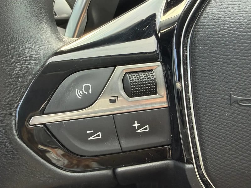 Photo de la voiture PEUGEOT 3008 BlueHDi 130ch S&S EAT8 Allure Pack