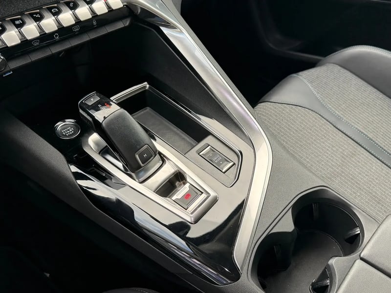 Photo de la voiture PEUGEOT 3008 BlueHDi 130ch S&S EAT8 Allure Pack