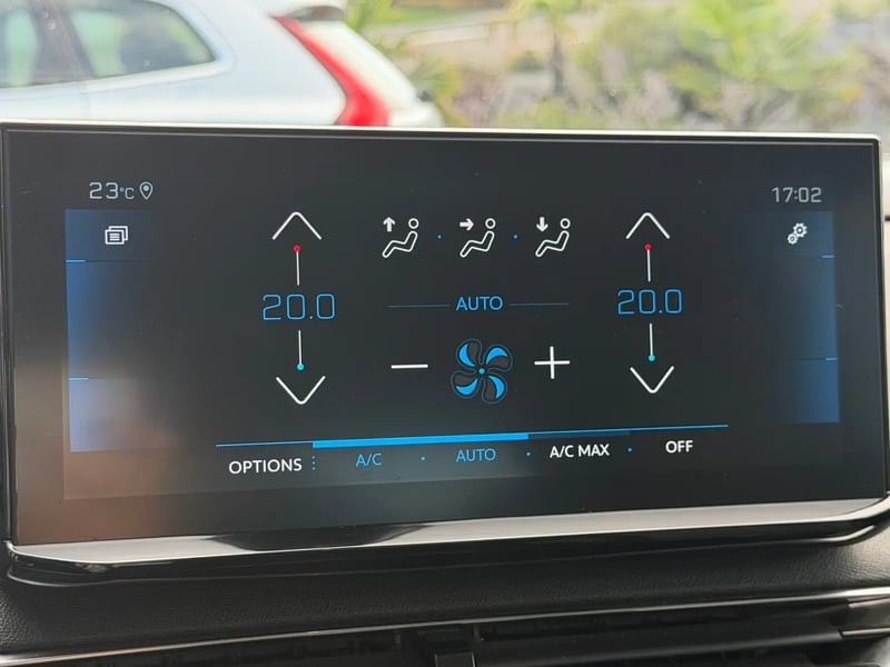 Photo de la voiture PEUGEOT 3008 BlueHDi 130ch S&S EAT8 Allure Pack