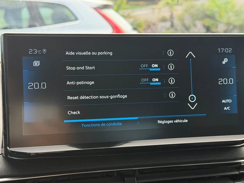 Photo de la voiture PEUGEOT 3008 BlueHDi 130ch S&S EAT8 Allure Pack