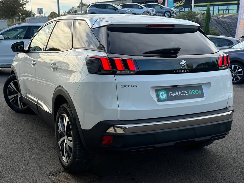 Photo de la voiture PEUGEOT 3008 BlueHDi 130ch S&S EAT8 Allure Pack