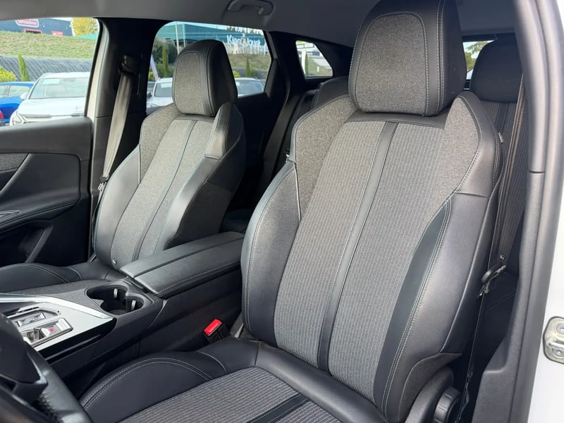 Photo de la voiture PEUGEOT 3008 BlueHDi 130ch S&S EAT8 Allure Pack