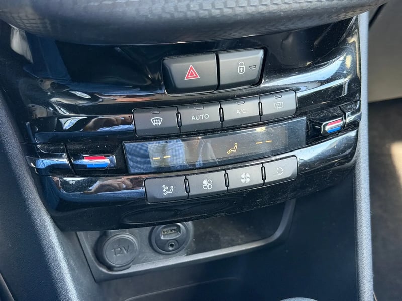 Photo de la voiture PEUGEOT 2008 1.2 PureTech 110ch S&S EAT6 Allure