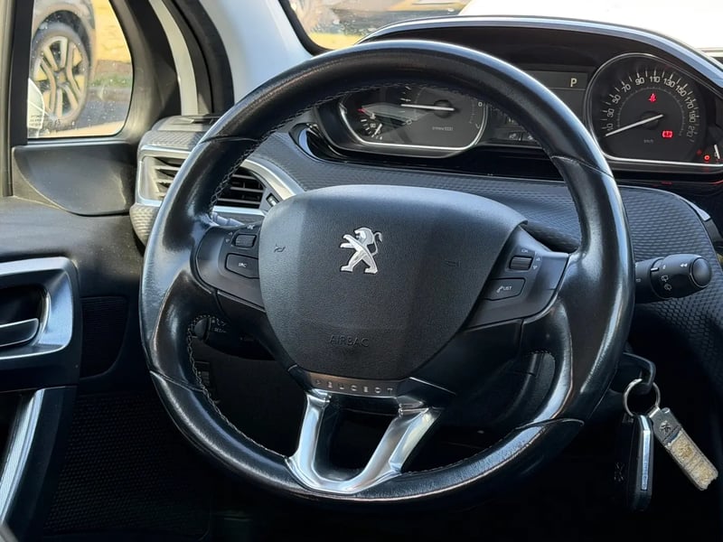 Photo de la voiture PEUGEOT 2008 1.2 PureTech 110ch S&S EAT6 Allure