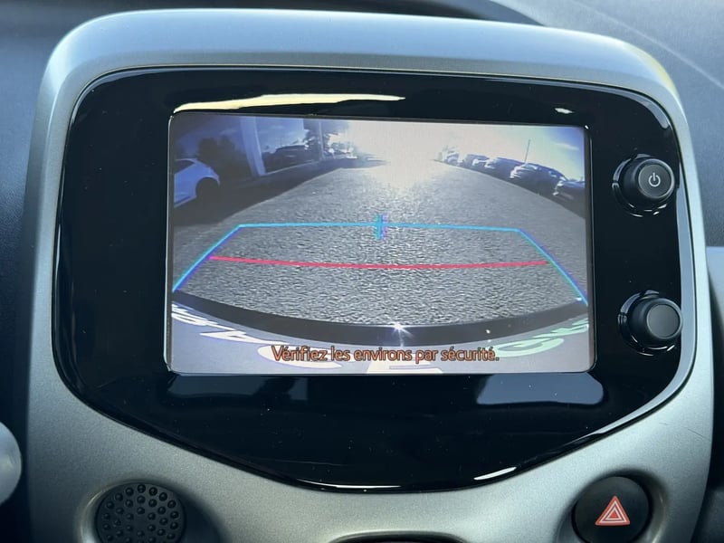 Photo de la voiture TOYOTA AYGO 1.0 VVT-i x-play