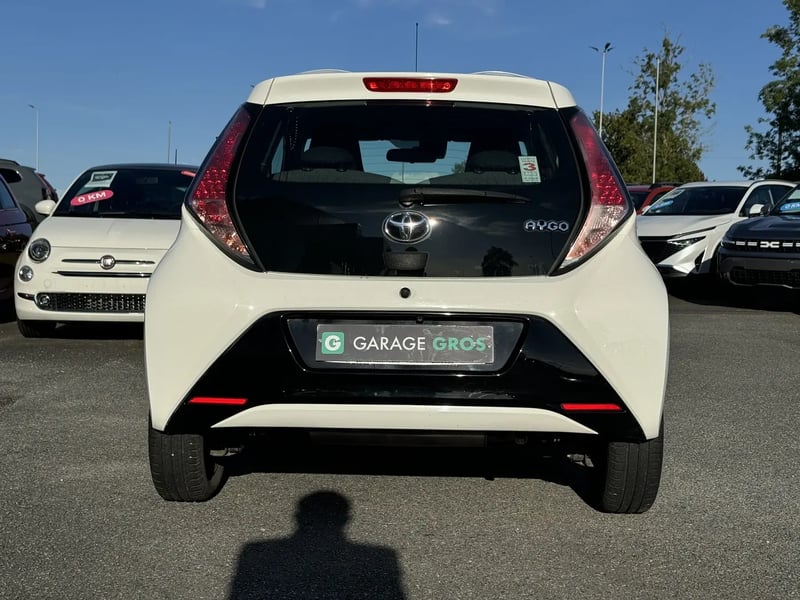 Photo de la voiture TOYOTA AYGO 1.0 VVT-i x-play