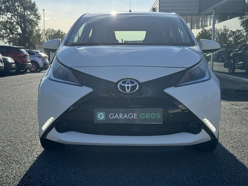 Photo de la voiture TOYOTA AYGO 1.0 VVT-i x-play