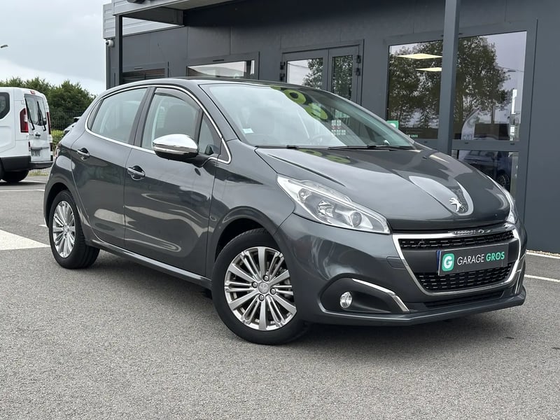 Photo de la voiture PEUGEOT 208 1.2 PureTech 110ch S&S BVM5 Allure