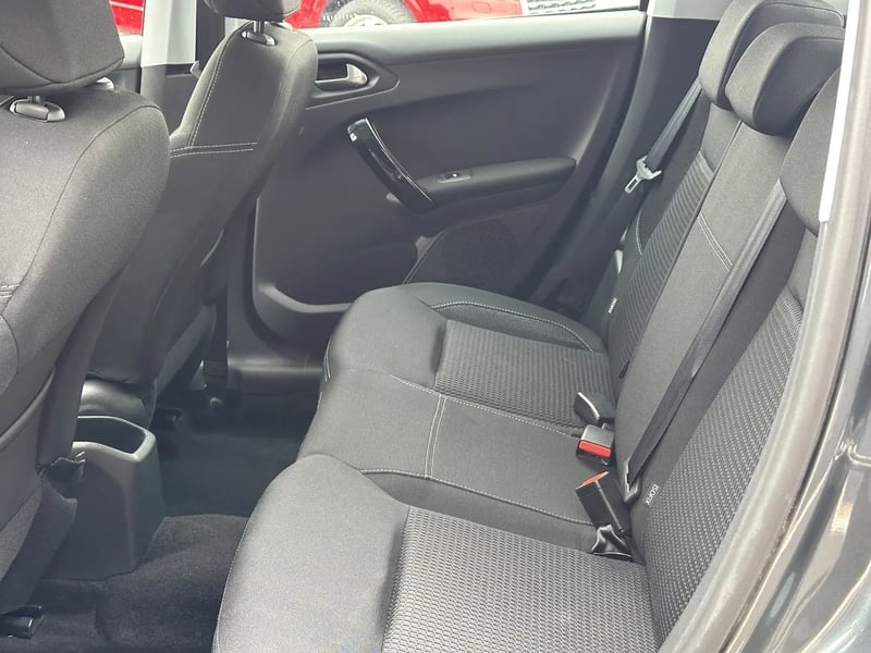 Photo de la voiture PEUGEOT 208 1.2 PureTech 110ch S&S BVM5 Allure